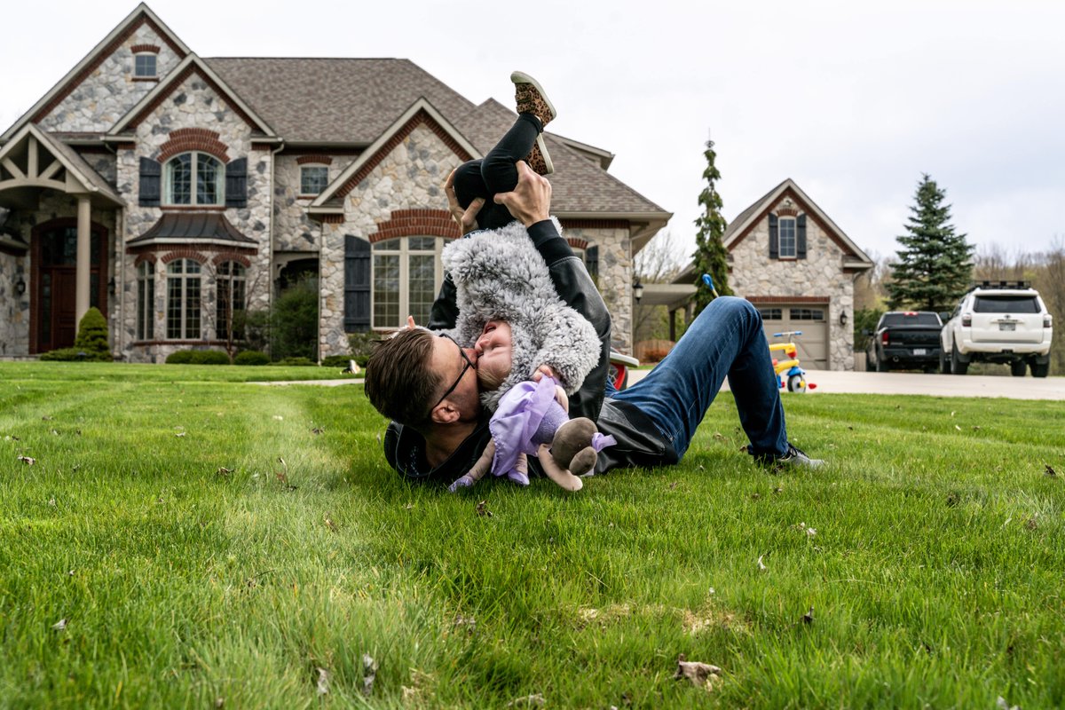 stipemiocic's tweet photo. This is my life outside of the ring! #GetToTheYard @PlayersTribune @ScottsLawn #ScottsPartner https://t.co/FTO5oFpHwd https://t.co/QaZFDB3fST
