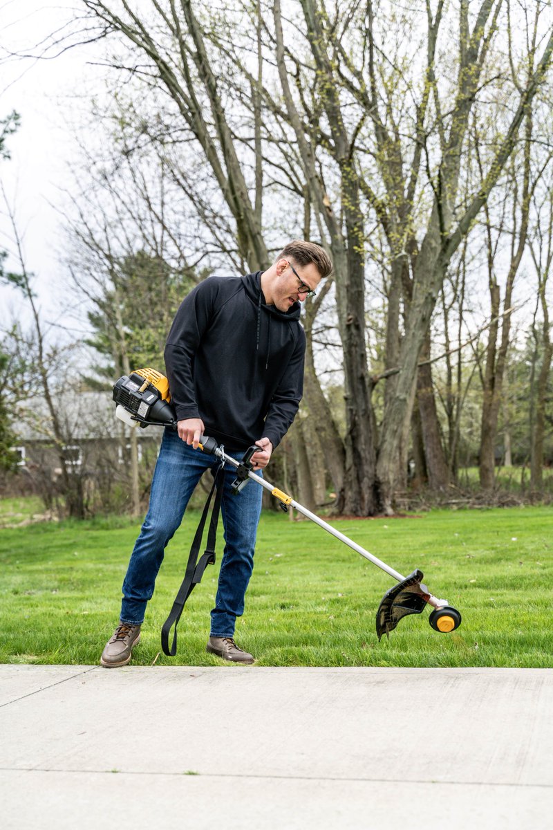 stipemiocic's tweet photo. This is my life outside of the ring! #GetToTheYard @PlayersTribune @ScottsLawn #ScottsPartner https://t.co/FTO5oFpHwd https://t.co/QaZFDB3fST
