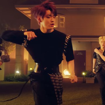 ssooberry's tweet photo. I LOVE SOOBIN'S STYLIST. SHE REALLY IS DOING GOD'S WORK. FIRST, THE CORSET. NOW, A HALF SKIRT.
#CantYouSeeMeTeaser2
#CantYouSeeMeIsComing
#7DaysToEternity @TXT_members @TXT_bighit https://t.co/xnFQw8BB29