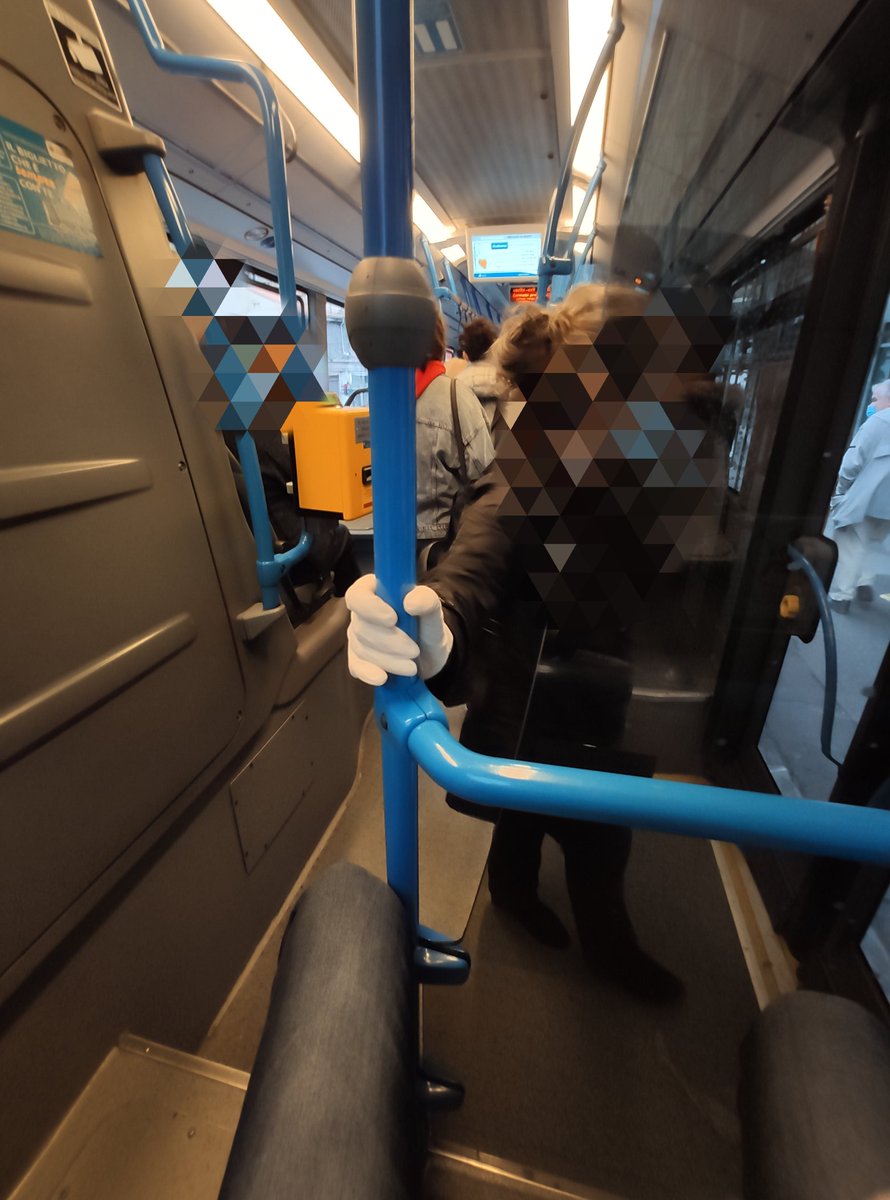 superaffone79's tweet photo. bus 34 ore 8.30... considerata la situazione ritengo che il bus era bello pieno (qualche fermata dopo sono salite altre persone...) @MuoversiTrieste @ComunediTrieste domando di valutare per settimana prossima che riaprono tutte le attività di aumentare i mezzi in transito... https://t.co/ZlKTaqqIJJ