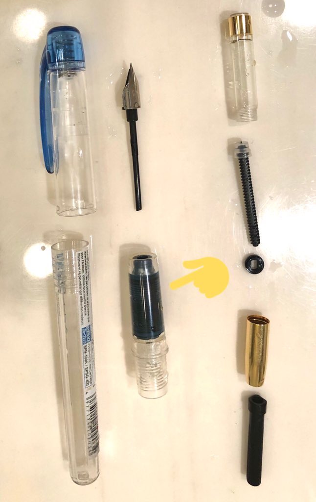 Moto 3 4 パイロットのカクノ かわいい見た目としっかりした機能性に滑らかな書き味 昨今の万年筆 ブームの火付け役といっで過言ではないでしょう ただし本当にすぐ乾く 洗浄面では 本体は分解できるもののパイロットのコンバーターはほぼ分解不可能な