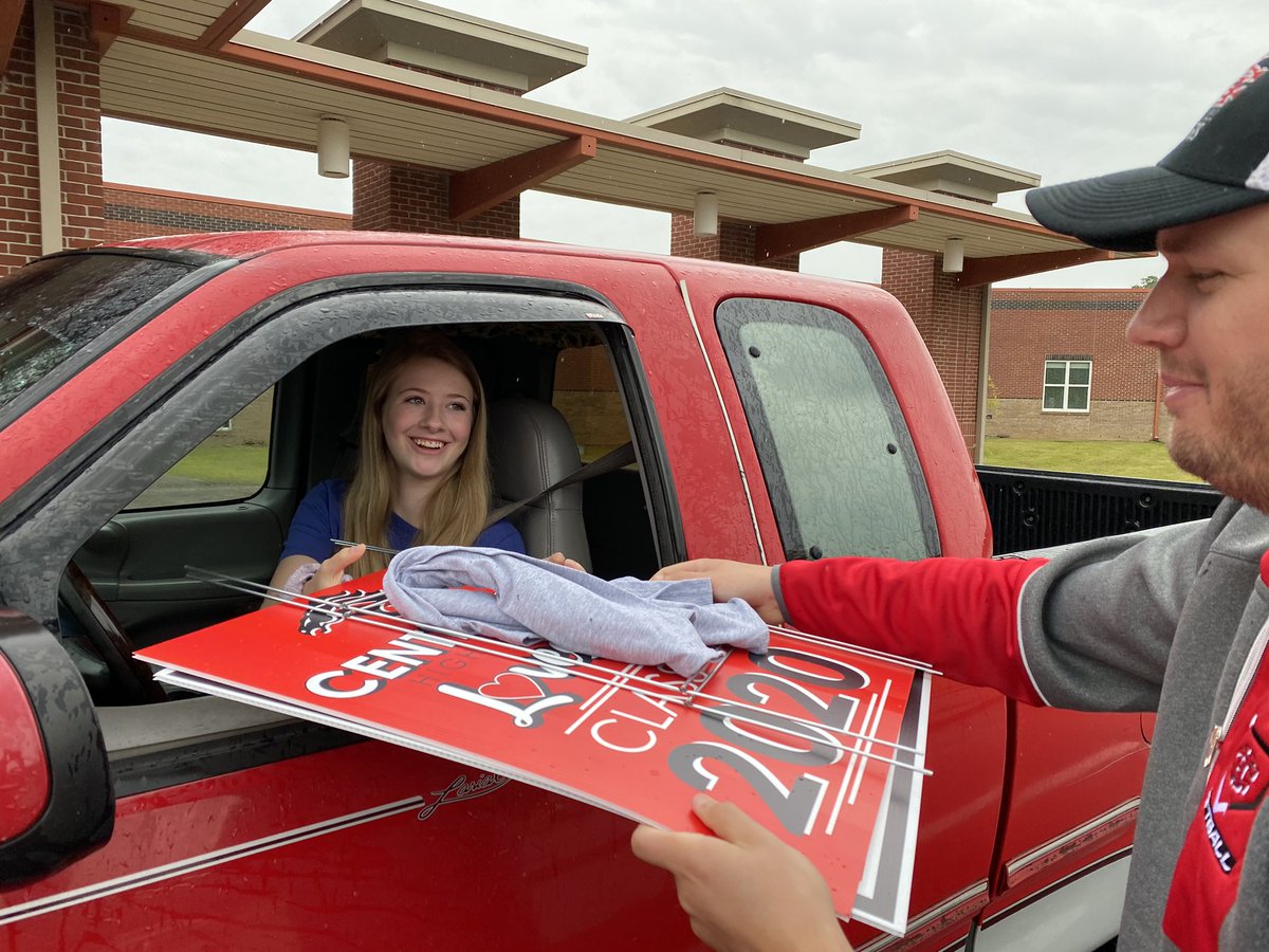 CHHSMustangTv's tweet photo. CHHS Class of 2020’s Alex White picking up her senior tshirt and sign at CHHS today! Coach Harris with the assist! https://t.co/5rELVvSd7c