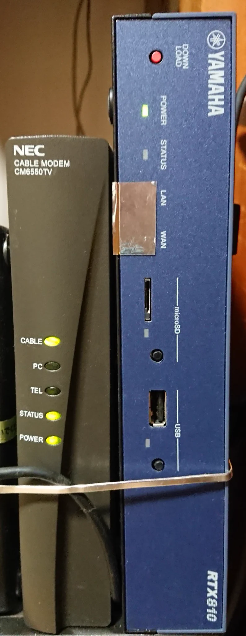 @takeo1116 ポテチの袋は光を通しにくいから切って両面テープで貼ると良さげ 