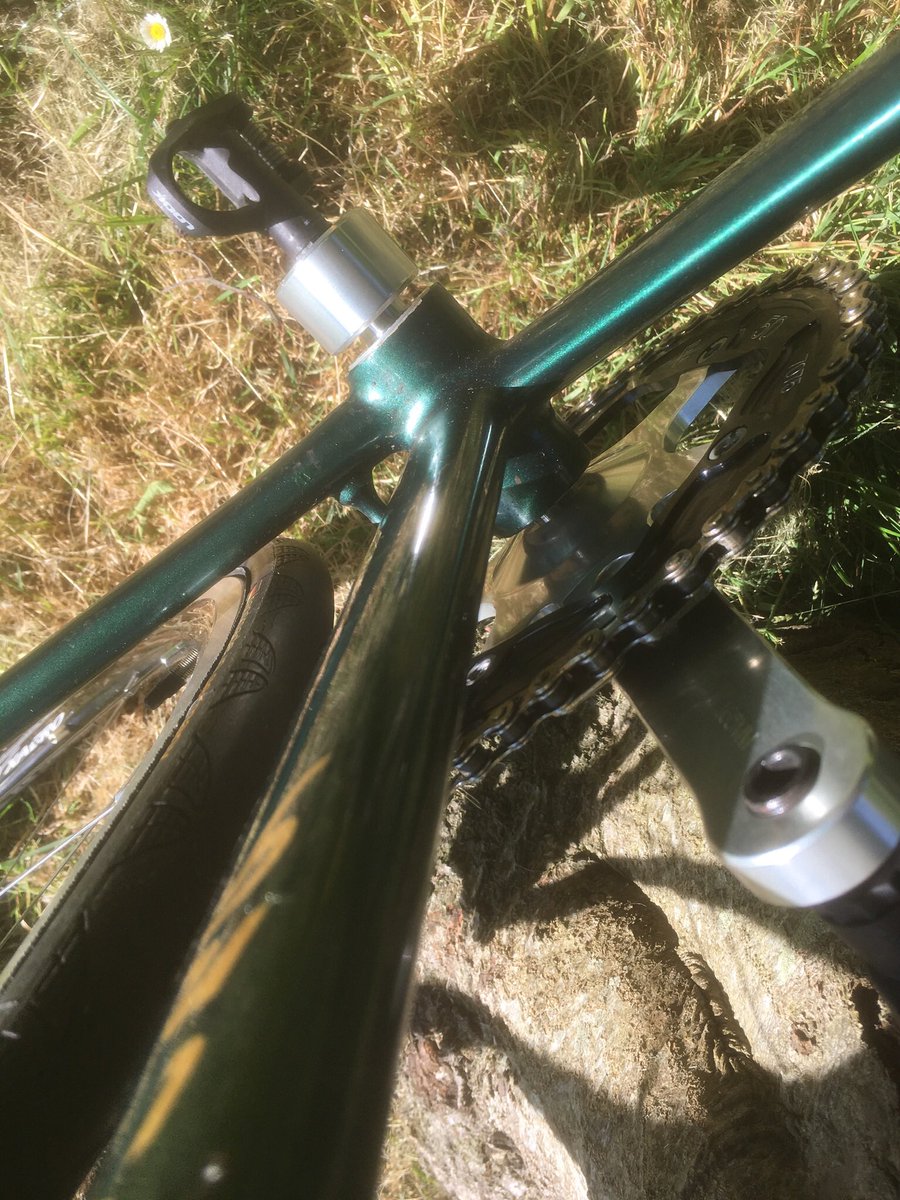 stuart_fixed's tweet photo. Many thanks to Cliff @Royce UK for the help sorting out the fixed TT bike. Shorter cranks, shorter axle to align rear sprocket and now runs smooth.#fixedgear #biggear #maxHR @thejensie @MickMikelt @prendas @Francis_Cade @ChrisBradley45 @daniellloyd1 https://t.co/t0kufSygX2