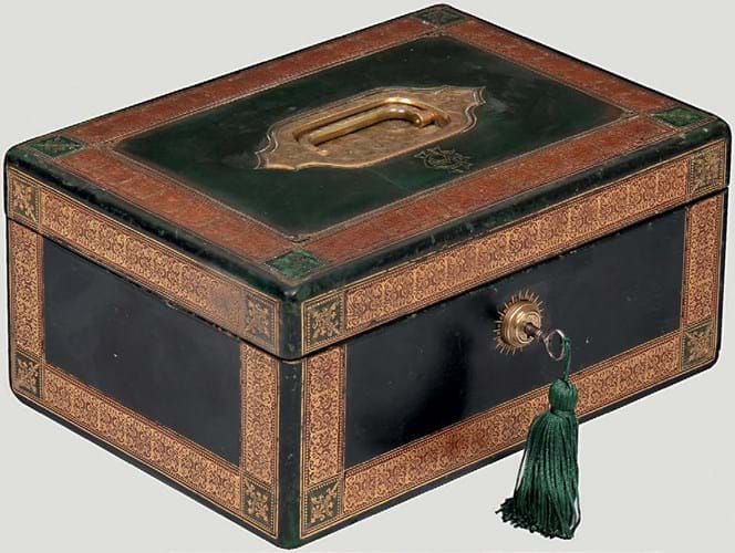 Frances_Allitt's tweet photo. Over the last few weeks I've been putting together of series of showcases for @ATG_Editorial featuring objects on dealers' websites. 

Whether you're an avid collector or just love beautiful old objects, check out the most recent entries here. https://t.co/7rPIV2v2uC https://t.co/WqsBlMSh2U