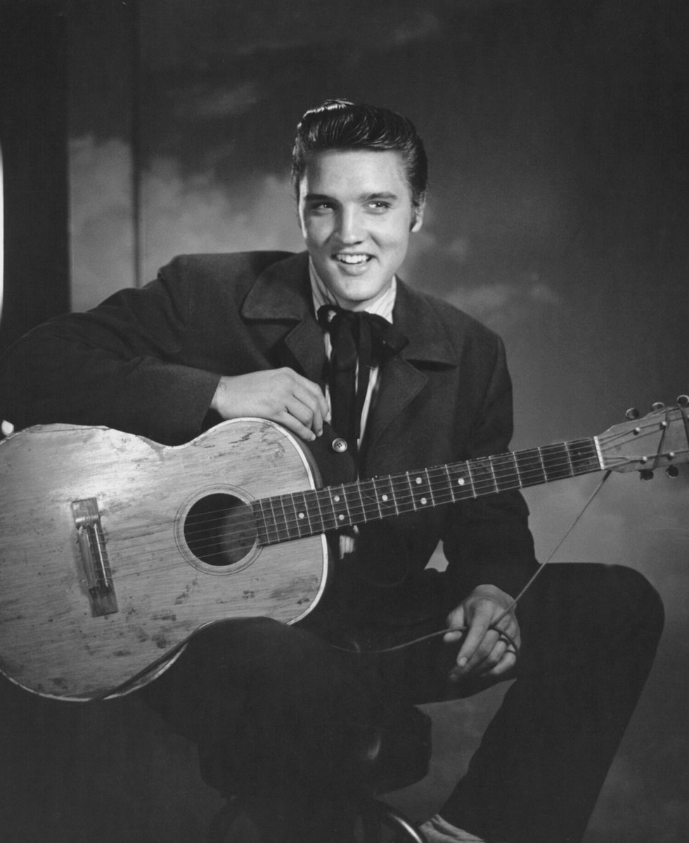 The subject sometimes comes up as to how well Elvis could play the guitar, however, even he admitted: “contrary to a lot of beliefs, I can play a little.” Don’t underestimate The King! #ElvisPresley #TheKing #GuitarMonth #Entertainer