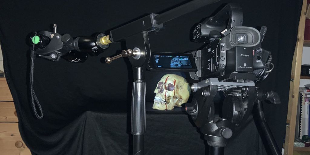 Endlich habe ich das passende Blut für Teaser zu meinem #Krimi-Podcast mord2go gefunden. Kamera läuft! Und … Action! #Krimis #Spannung mord2go.de podcasts.apple.com/de/podcast/mor…