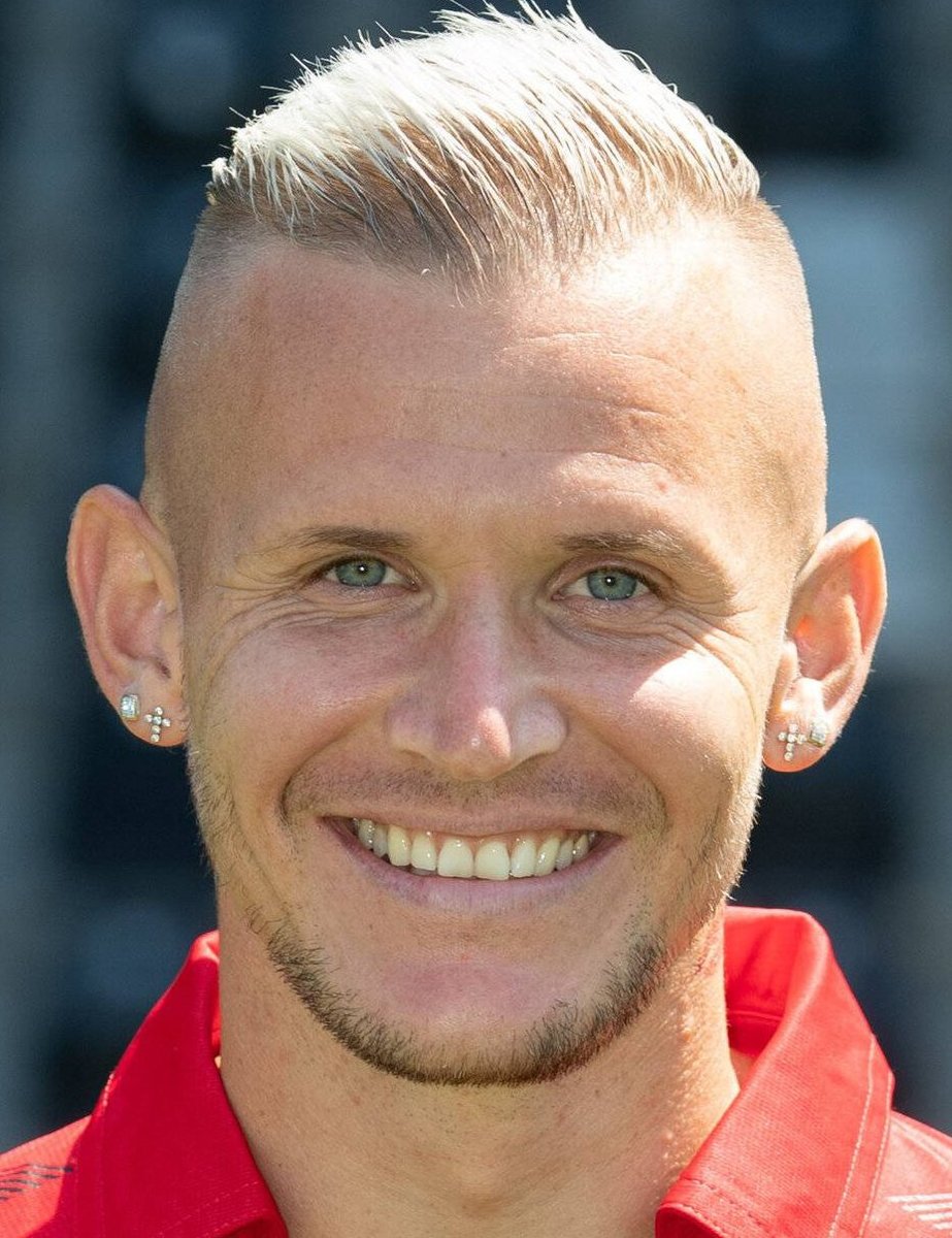 Right back is likely to be Jonathan Schmid (pronounced Schmeed, no t on the end!) who started in the youth team at Strasbourg just over the French border, but joined Freiburg at U19 level. Some of his previous haircuts have been a bit special.