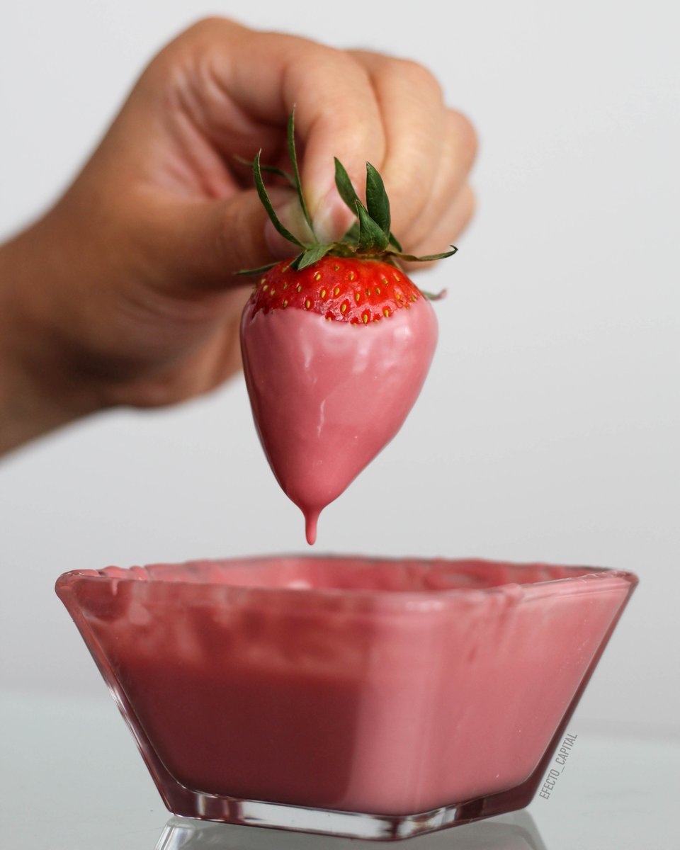 efecto_capital's tweet photo. ¿Conoces el cuarto chocolate del mundo? Callebaut Ruby cuenta con un característico sabor afrutado, notas ácidas y un intenso color rosa obtenidos de manera completamente natural. https://t.co/32OdeIUCie