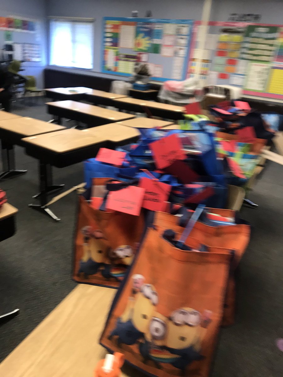 SyringDragons's tweet photo. Packing up student belongings to return next week - see our newsletter for the schedule of when to come get belongings! @swartz_creek https://t.co/rWQZldqncf