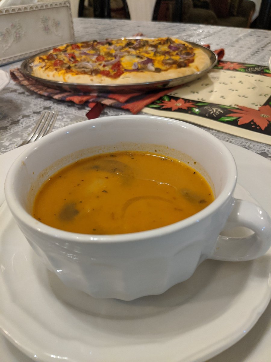 Since I had leftover pizza sauce, I made pizza sauce soup with mushrooms and onions.