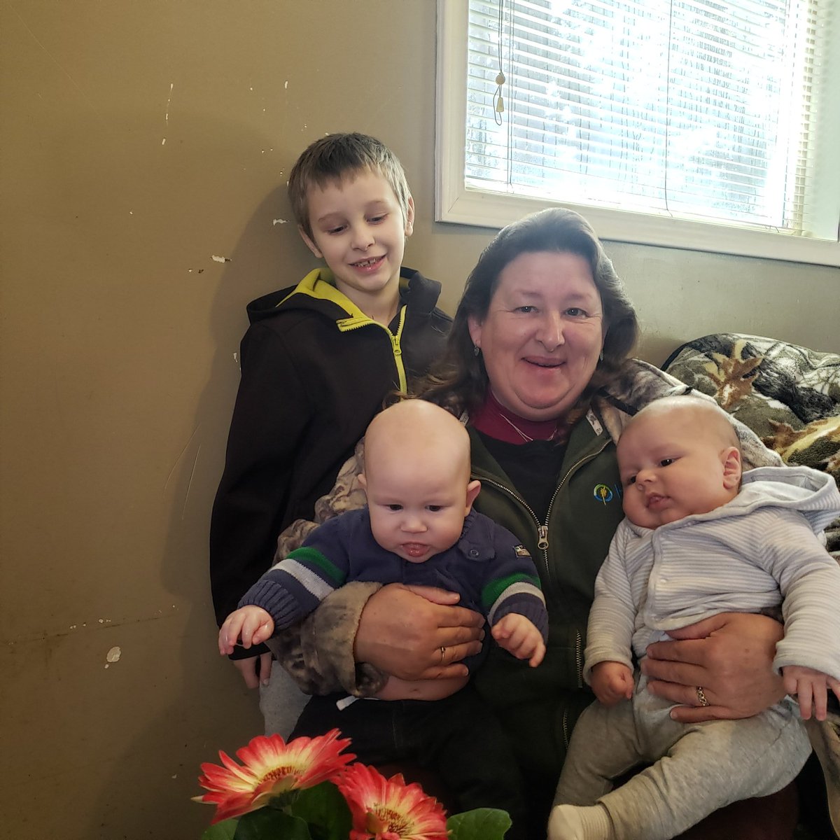 AlguireCrystal's tweet photo. Dante got to meet his cousin on the weekend! Baba was so happy to see all her grand babies again! https://t.co/G5wL2sZYew