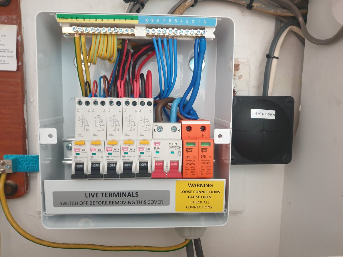 ElectricalDgc's tweet photo. Need your fuse board upgrading? Contact DGC Electrical for your free no obligation quotes 💡♻️🔌
#electrician #local #trades #Solihull #knowle #monkspath #shirley #dorridge #WestMidlands https://t.co/E1Q3dl3RUp