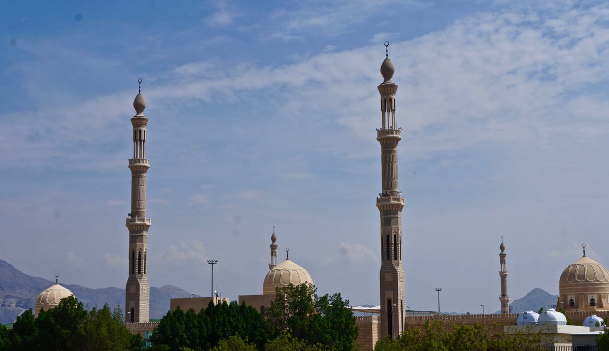 *Correction: As pointed out by  @MUHAMMAD_BULEDY, the picture I shared earlier as Qiblatayn was in fact Quba. I regret the error on my part. This is Masjid Qiblatayn.