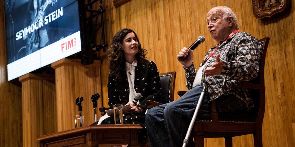 FIM_GDL's tweet photo. Seymour Stein, fundador de @sirerecords y quien fuera vicepresidente de @warnerrecords, recibió un reconocimiento durante #FIMPRO2016 y nos compartió sus experiencias✨🎶
Revive este pasaje #FIMPRO en @CulturaUdG 👇👇
https://t.co/FH2KktMHmV
#CulturaEnAcción⚡️
#LaMúsicaNosUne https://t.co/tgL566gjzc