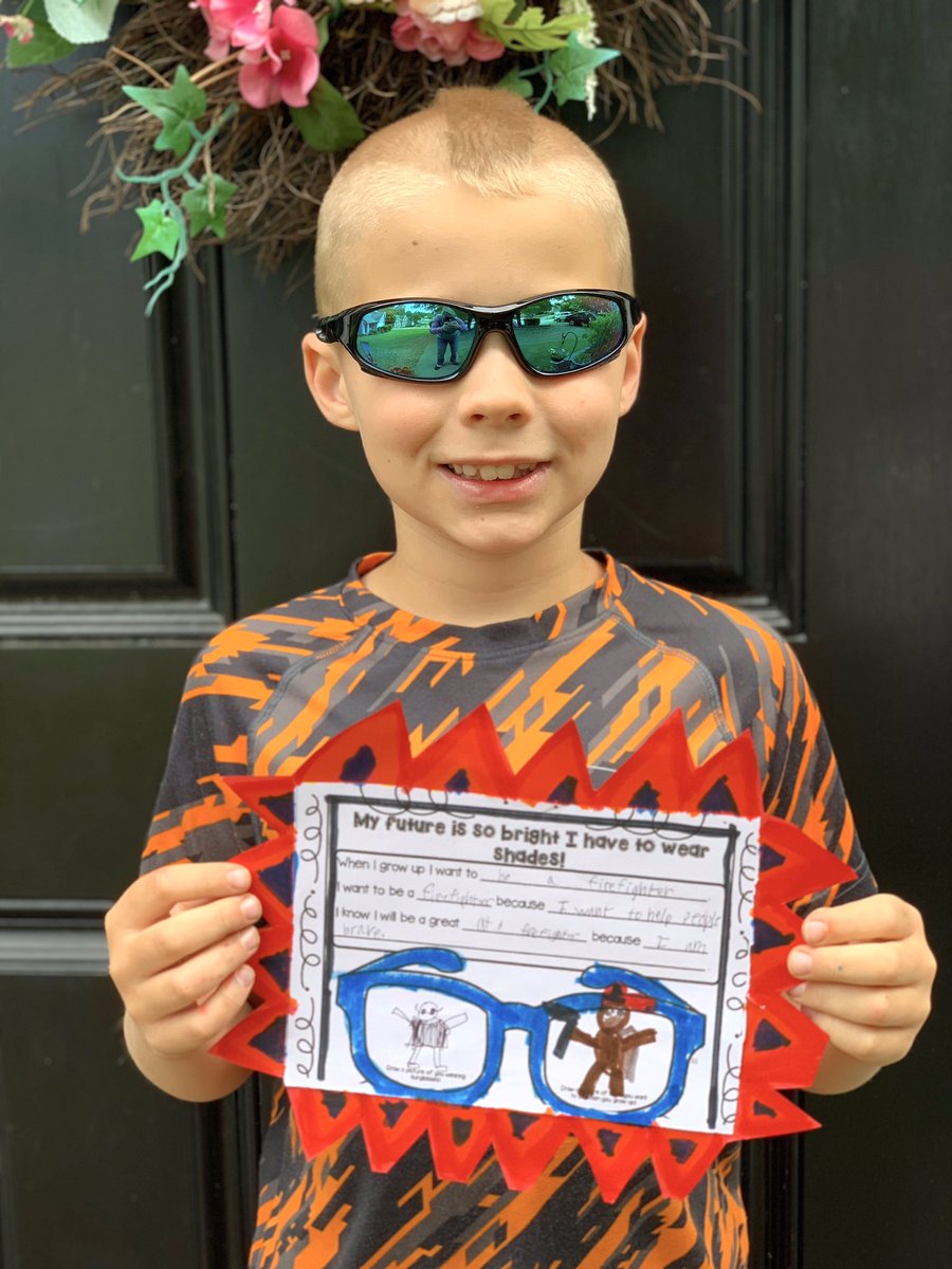 keeley_sara's tweet photo. Our futures are so bright we have to wear shades! 😎 @PitnerCounselor https://t.co/6rfyUK2zYb