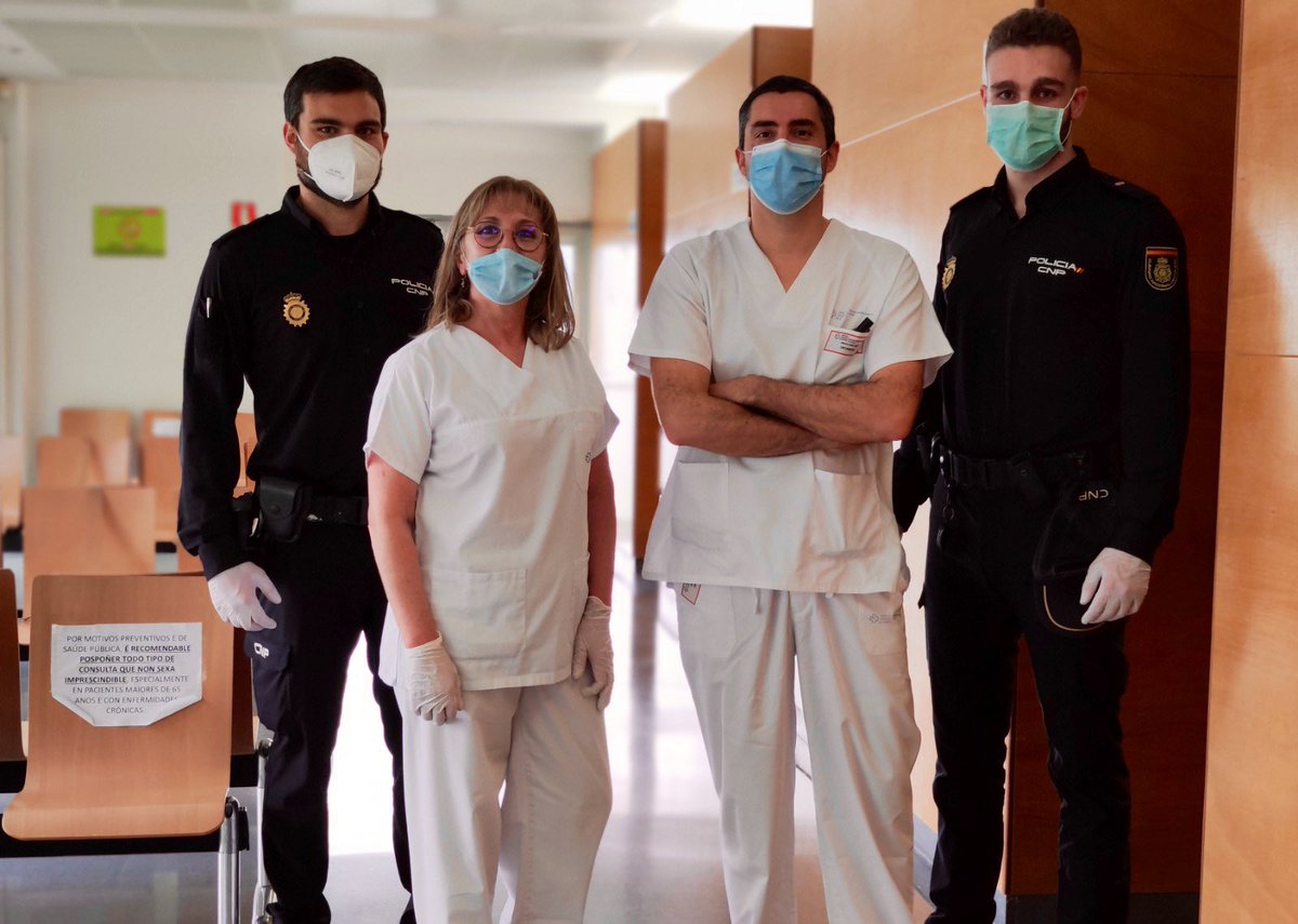 PoliciaEscuela's tweet photo. Desde la #ENP queremos felicitar a todo el personal de enfermería en este #DiadelaEnfermeria 🚑

Verdadero ejemplo de sacrificio, compromiso y profesionalidad🥇

Todo nuestro reconocimiento y cariño para los héroes de nuestras vidas🦸‍♂️

Ahora y siempre, ¡gracias por todo! 👮🏻👏💙👩🏻‍⚕️ https://t.co/kpAlXXfR2C