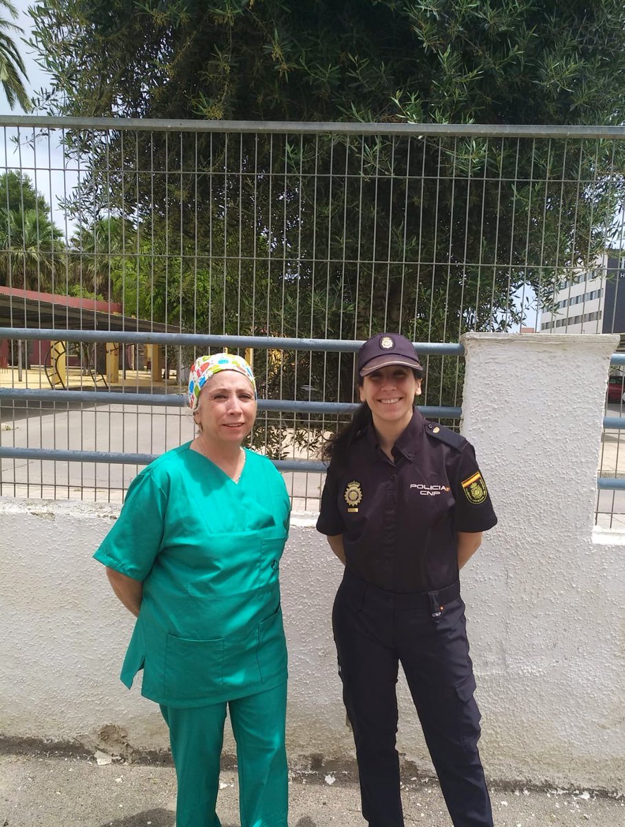 PoliciaEscuela's tweet photo. Desde la #ENP queremos felicitar a todo el personal de enfermería en este #DiadelaEnfermeria 🚑

Verdadero ejemplo de sacrificio, compromiso y profesionalidad🥇

Todo nuestro reconocimiento y cariño para los héroes de nuestras vidas🦸‍♂️

Ahora y siempre, ¡gracias por todo! 👮🏻👏💙👩🏻‍⚕️ https://t.co/kpAlXXfR2C