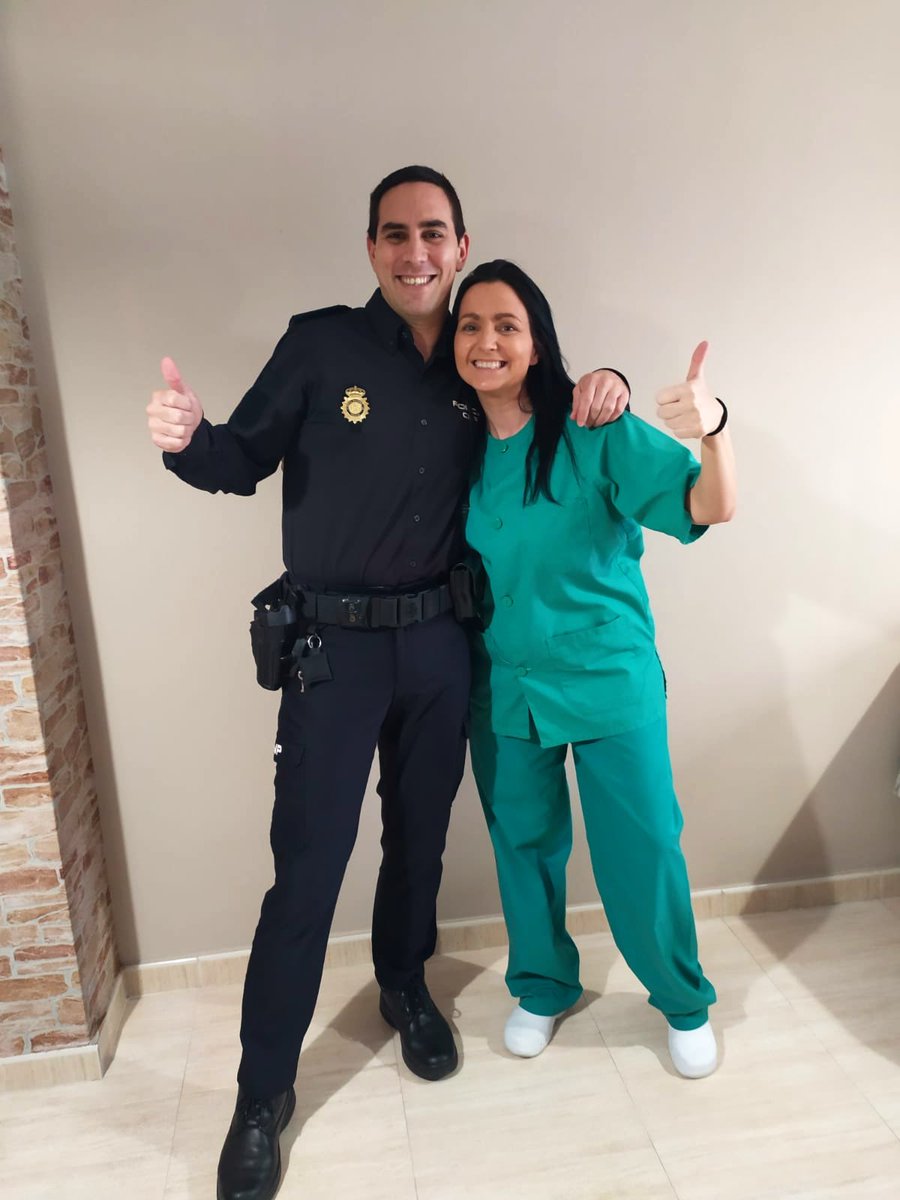 Desde la #ENP queremos felicitar a todo el personal de enfermería en este #DiadelaEnfermeria 🚑

Verdadero ejemplo de sacrificio, compromiso y profesionalidad🥇

Todo nuestro reconocimiento y cariño para los héroes de nuestras vidas🦸‍♂️

Ahora y siempre, ¡gracias por todo! 👮🏻👏💙👩🏻‍⚕️