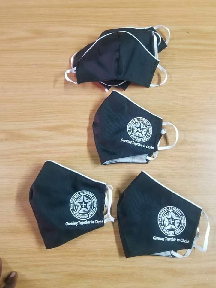 CubTrading's tweet photo. Last of last week our M D and the company were fortunate enough to be able to donate over 100 masks to both Khala &amp; pollen communities. 

We appreciate the feedback, love and compliance we see happening. 

#StaySafe #StayHome
More info: sales@Cubtrading.co.za https://t.co/Otmx4udYBO