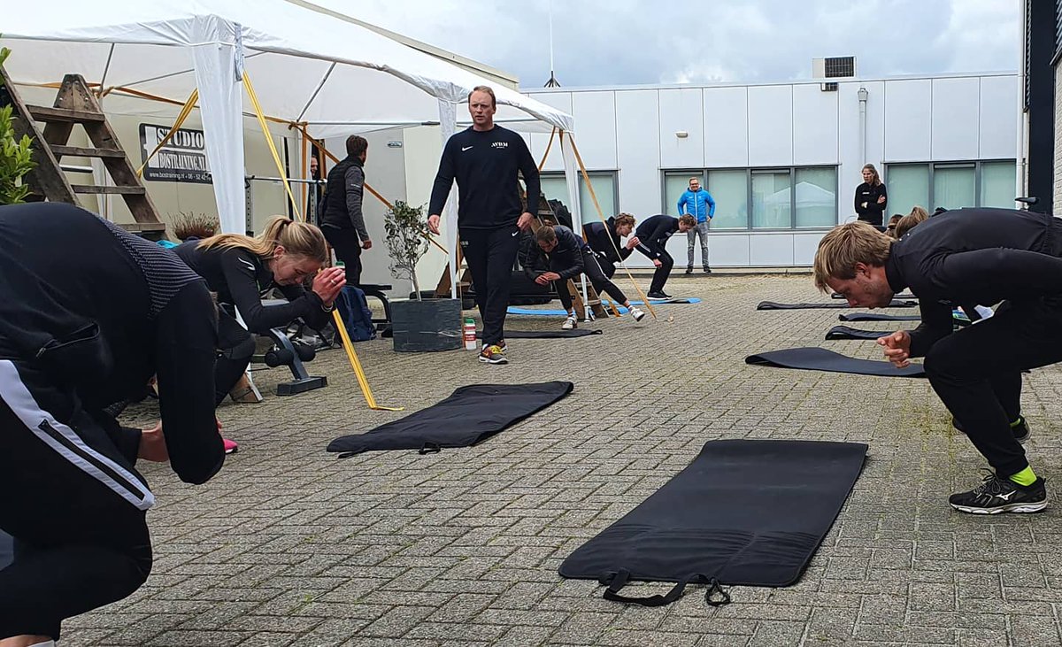 Mooi dat we sinds deze week de centrale trainingen o.l.v. onze nieuwe trainer Allard vd Meer op een creatieve manier op kunnen starten #paletvastgoedonderhoud #btz #sprog #topskating #buitentrainen #marathonschaatsen #meermarathon #schaatsen