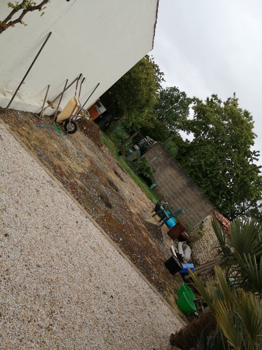 LoiC_BrD17's tweet photo. Et toi le confinement ?
- ba vivement covid20 pour faire le bardage !
#pena #ToitAGoret #Ranch
#CestBienBRO https://t.co/5k8beEzqOo