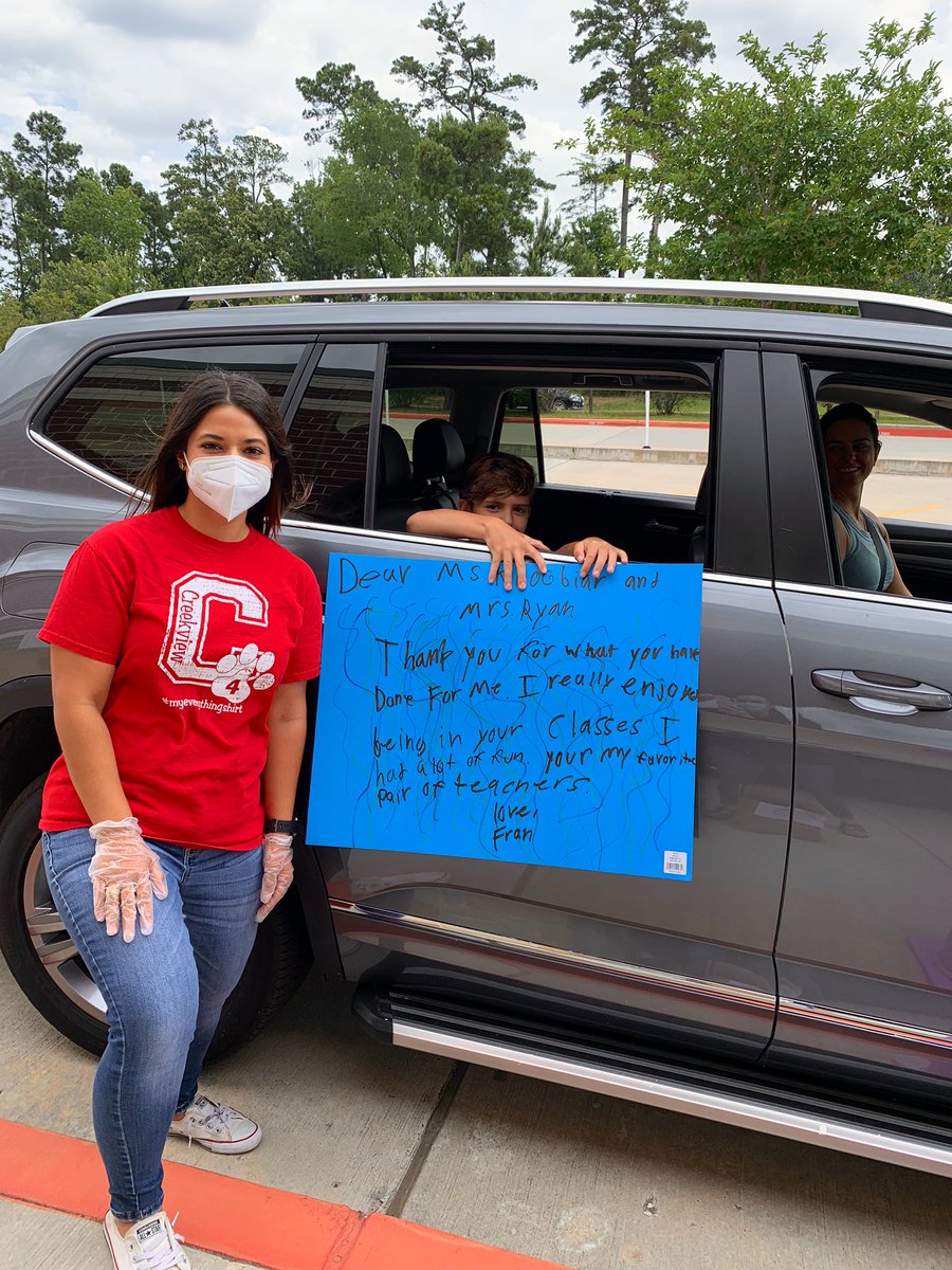 MissKhoobiar's tweet photo. We love and miss our 4th graders!! It was so good to see them as they picked up their materials! 😭❤️ @TISDCES #cesbeyondGREATness https://t.co/UEyRqCxQfa