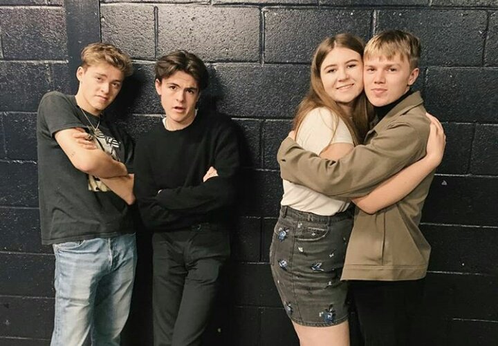 ✌