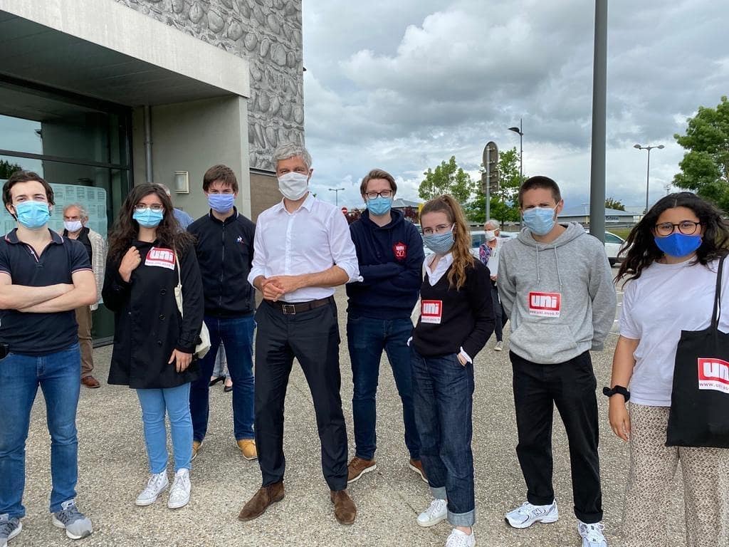 💪🏻 Nos militants toujours présents :

🥐 A Strasbourg où ils ont offert le petit-déjeuner aux pompiers et aux policiers 
🏥 A Grenoble et Clermont-Ferrand où ils se mobilisent pour aider à la distribution des masques.

<a href="/unigrenoble/">UNI Grenoble</a> @strasbourguni <a href="/UniClermont/">UNI Clermont-Ferrand</a>