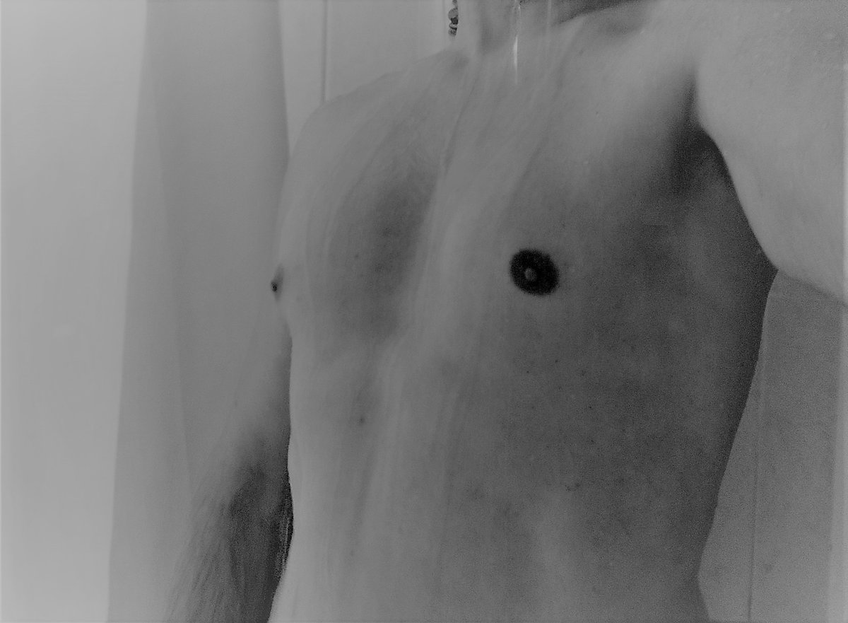 socpere1's tweet photo. Una dutxa a la tarda també és una manera de fer-se partícep del #VolemméscossosmasculinsaTwitter i al #dimartsdepits, #dimartsdetors #martesdetorso y #martesdepecho https://t.co/4LpULam34i
