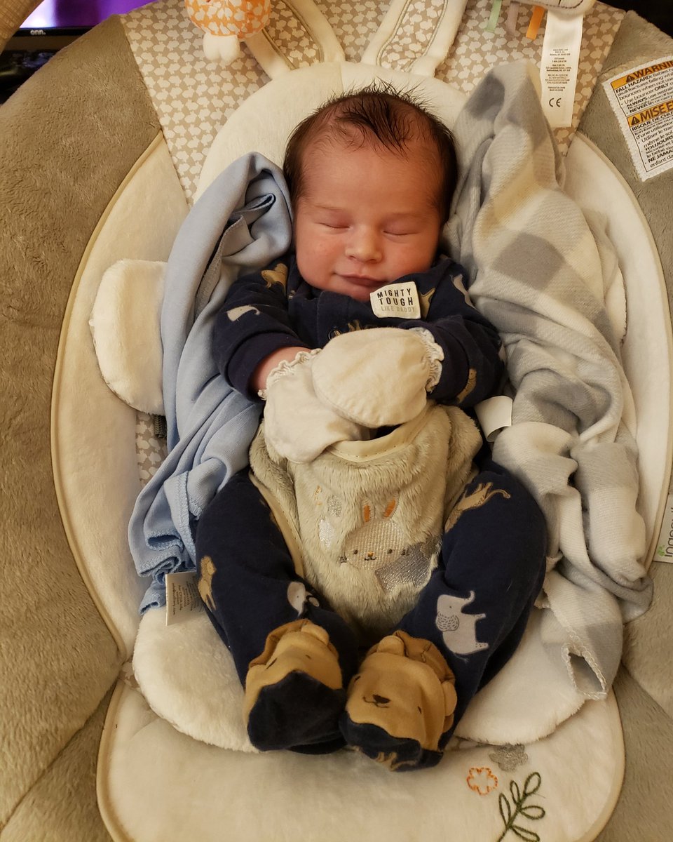 Beetle_Babe_'s tweet photo. @JeffreeStar $BeetleBabe666 I have a 6 week old baby boy named Jasper and the father decided that he didn't want the responsibility to help raise him, so now I'm doing it alone and I have no job, anything would help honestly.. #JeffreeStarApproved https://t.co/RhShOv7Khy