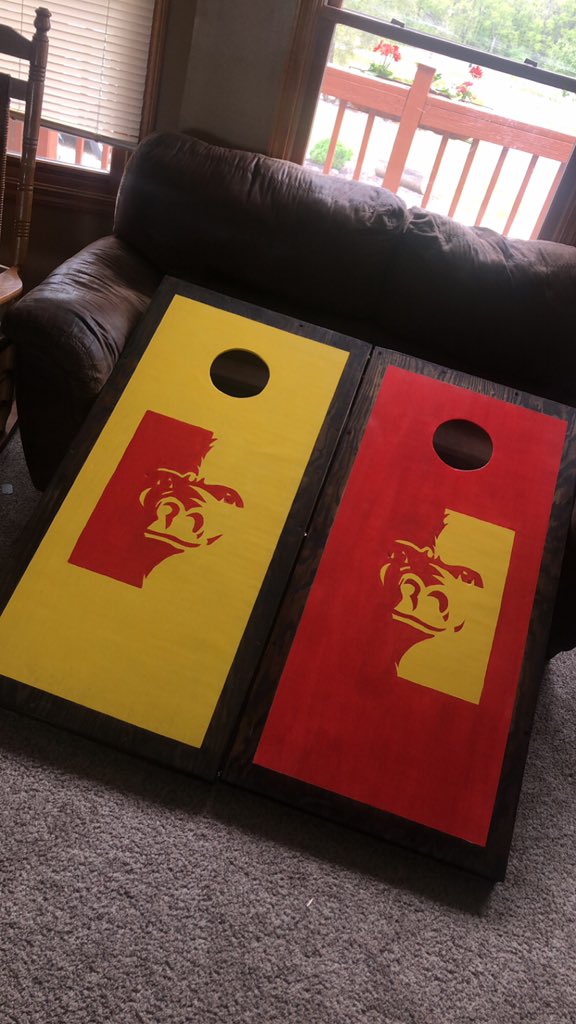 _msample11_'s tweet photo. another project in the making for my brother!! fort scott ones are next on the list!! #gorillanation #houndsup https://t.co/COW5KXczdU