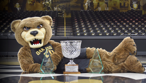 GoldenGrizzlies's tweet photo. Oakland first in McCafferty Trophy standings following winter championships.
📰https://t.co/fqfgwVAv6E https://t.co/98zdgD3okG
