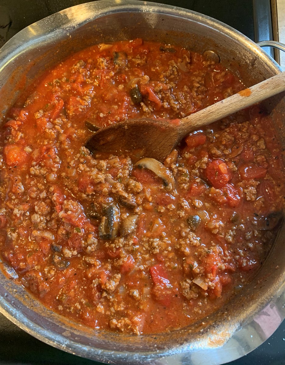 Portly_Gent's tweet photo. A magnificent Puttanesca tonight, amazing how much difference a proper butchers mince makes. #superlativesustenance https://t.co/9NIBEn5TlI
