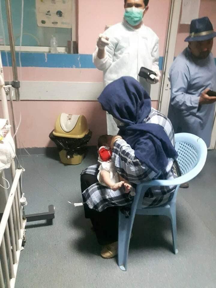 reza_salih's tweet image. او انسانی به تمام معناست و برای کودکان و نوزادان جدا مانده از دامان مادرشان، مادری کرده و شیر می دهد.
#UNICEF
#DoctorsWithOutBorder