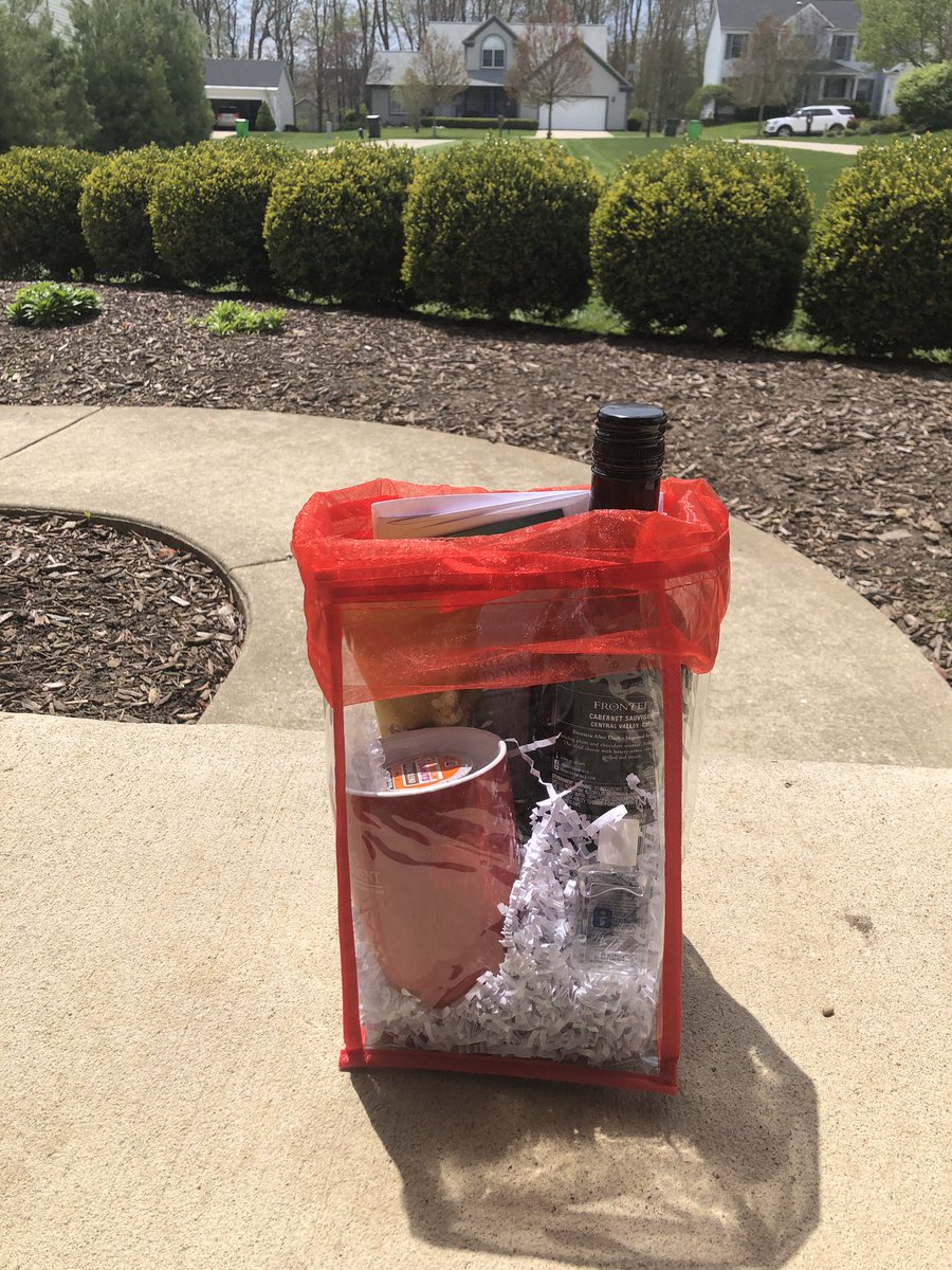 My swag bag just arrived for tonight’s <a href="/AkronCFwef/">AkronCFwef</a> #ForWomenForever2020 #ForWomenatHome #ForWomenForever