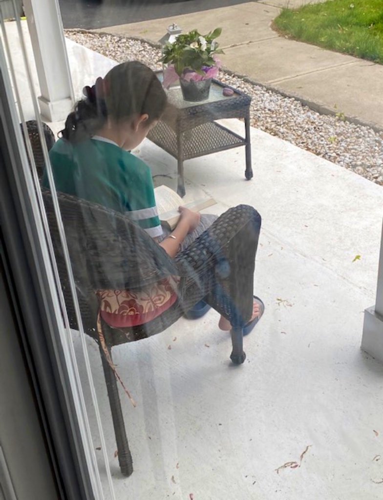 A beautiful day to read outside! Way to go, Mackenzie! <a href="/WarnsdorferEB/">Warnsdorfer</a>