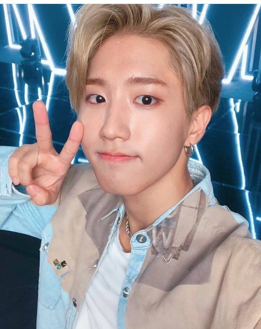 Джисон stray kids 2021. Как зовут хан джисона. Хан джисон улыбка. Джисон stray kids. Хан джисон.