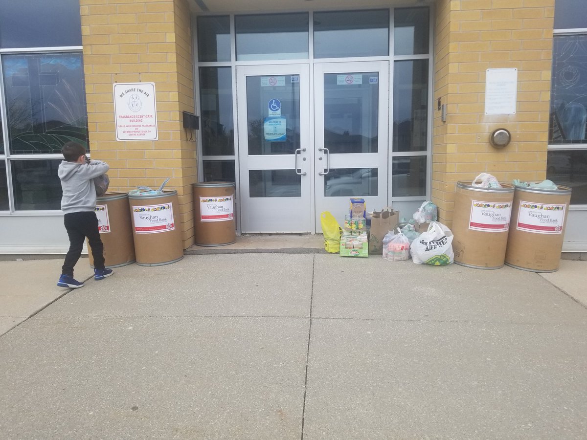 JosephCom2014's tweet photo. @SAM_YCDSB @VaughanFoodBank https://t.co/2YEdrsWOxP