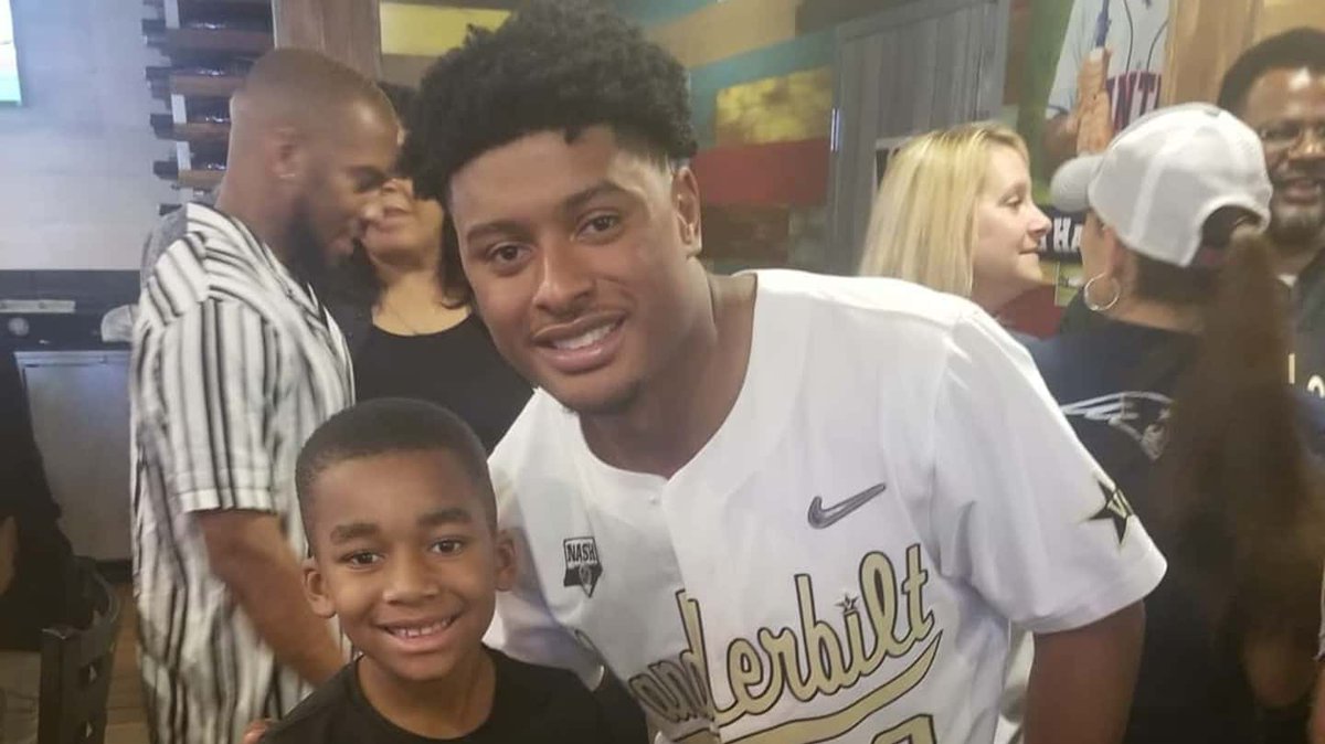 capt1991's tweet photo. @SteveLayman @VandyBoys @harrison_ray9 @NC5 Yes sir he does!! #Salute #PROUDMAJOR https://t.co/52LzHQZ0Np
