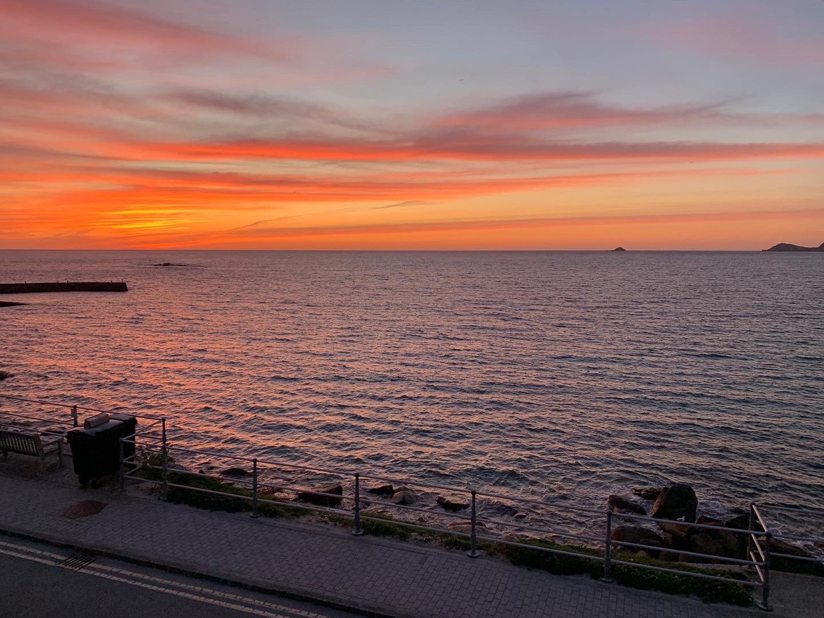 smartsurfschool's tweet image. A good looking evening #sennen #sunset #smartsurf