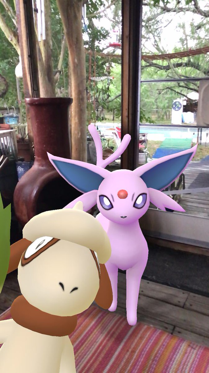 AlicePegg's tweet photo. Surprise visitor! https://t.co/vIlsZeLu6y