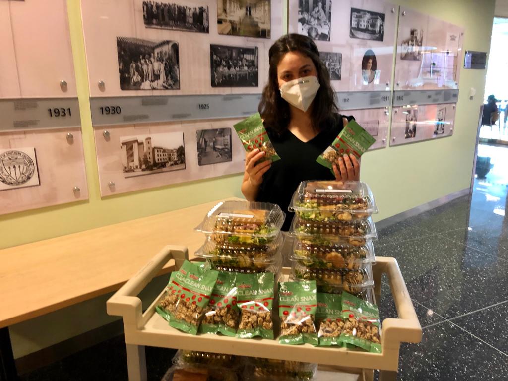 LAKings's tweet photo. Our very own Trevor Moore helped deliver breakfast to the heroes working at @ChildrensLA. 

Meals, snacks, and hand sanitizer were delivered to frontline workers @ChildrensLA, @gelsonsmarkets, @socalgas, @KeckMedUSC, @belforgroup, and @metrolosangeles. https://t.co/BM81i6kBcJ