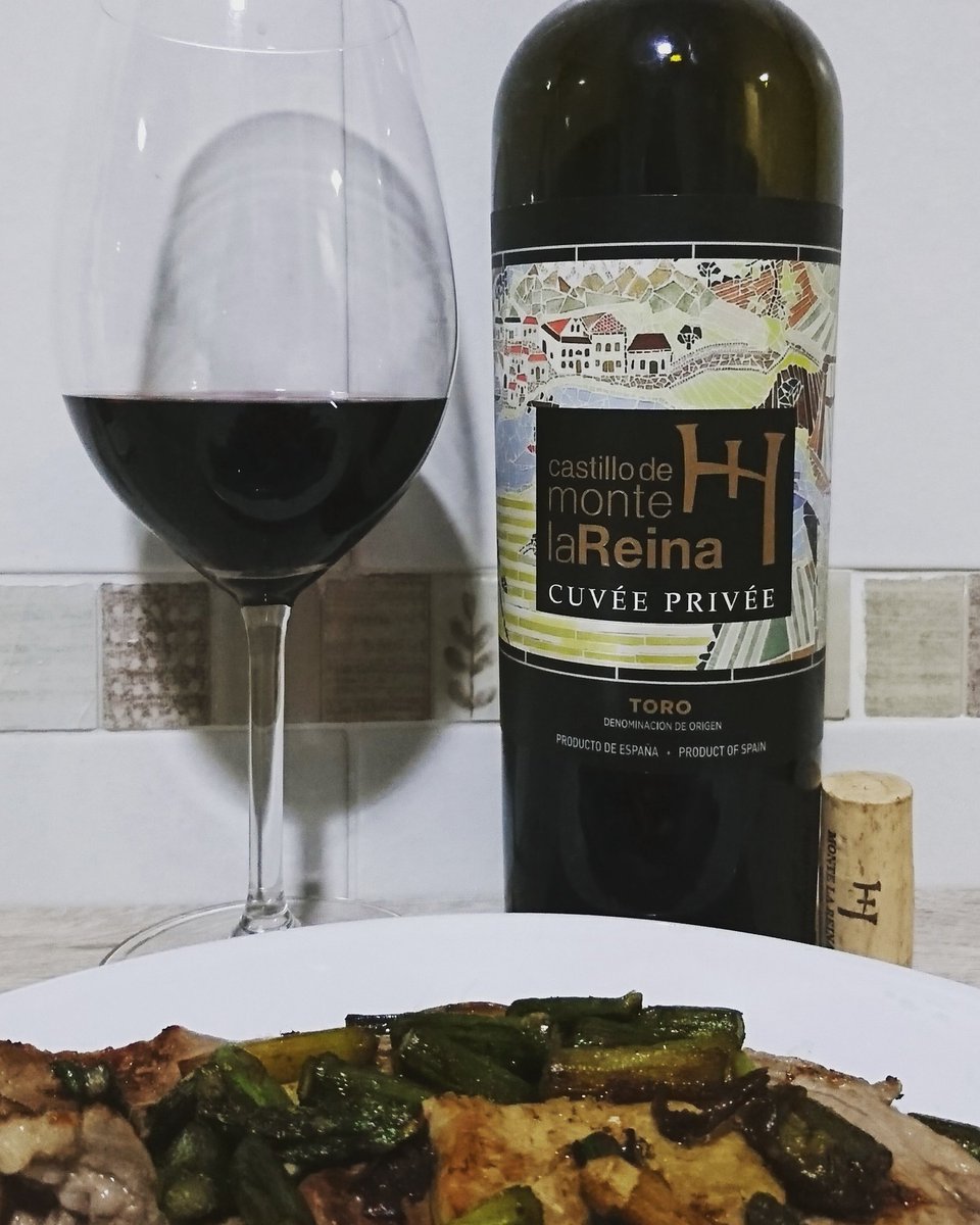 A_tragos_online's tweet photo. Una novedad muy agradable y que dará mucho que hablar, Castillo de Monte la Reina Cuvée Privée, espectacular vino D.O. Toro, a que esperas para probarlo!!! #atragos #vino #someliers #dotoro #castillodemontelareina #tempranillo #tintadetoro #grandesvinos #cuveeprivee #vinoespañol https://t.co/D5Bc5h8dSI