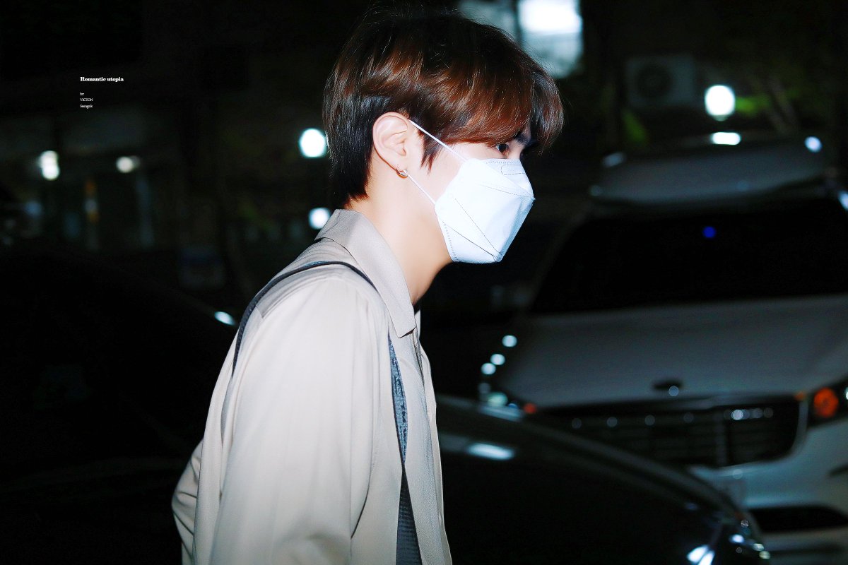 Romantic_utopia's tweet photo. 200513 #빅톤 #승식
#VICTON #SEUNGSIK
@VICTON1109
 
시계를 바라보는 걸 잊게 해 https://t.co/5qADeH4hjq