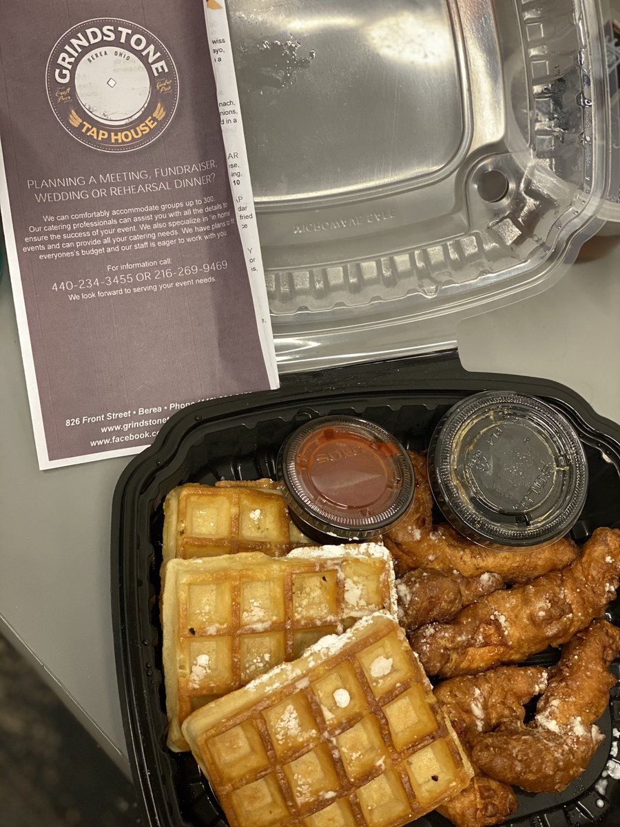 Take out Tuesday!!!! A lil’ chicken &amp; waffle action curtesy of Grindstone Taphouse!! 🤤🍗🧇🍻 <a href="/CityofBerea/">City of Berea, Ohio</a> <a href="/BereaPrimeATT/">Berea Prime AT&T</a> <a href="/GrindstoneTaps/">Grindstone Tap House</a> #TakeoutTuesday #supportlocalBusiness