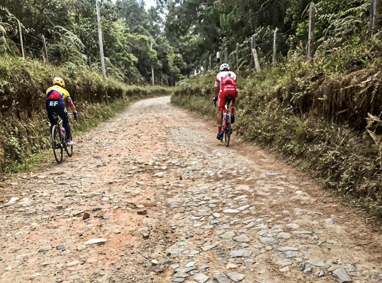 PellaudSimon's tweet photo. Enjoyed some freedom’s feeling for the first time since February 20th!! (From 05:00 to 08:30am inside Guarne’s border) 🇨🇴😍🇨🇴
#iRideTheLine @AndroniGiocatto https://t.co/LYE3JMdc0g