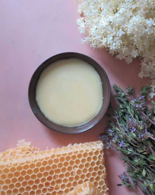 The magic of beeswax 🐝 one of our core ingredients and linked to our core values: FFF wants to diversify monocultural landscapes in the interests of bees, butterflies and other insects. We're looking forward to sharing more about this here + instagram!
📷 (c) @claudy_jongstra