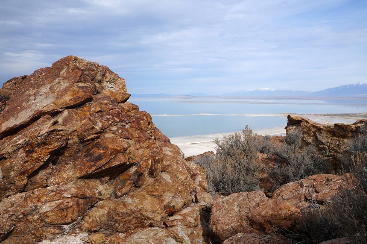 Utah_Sold_Team's tweet photo. Nearly 80% of homebuyers agree: Neighborhood quality is more important than the size of a home. With a community as great as Sandy, I couldn't agree more. What's your favorite thing about this great place? https://t.co/f4LxgZVvQ1