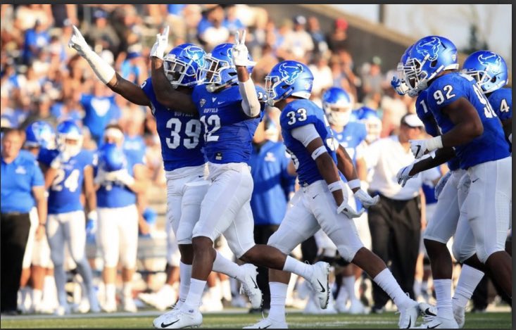 After a nice talk with <a href="/CoachSimps/">Chris Simpson</a> grateful to receive an offer from Buffalo💙 #UBhornsUp  <a href="/MavStokes/">Mav Random</a> <a href="/AllenTrieu/">Allen Trieu</a>